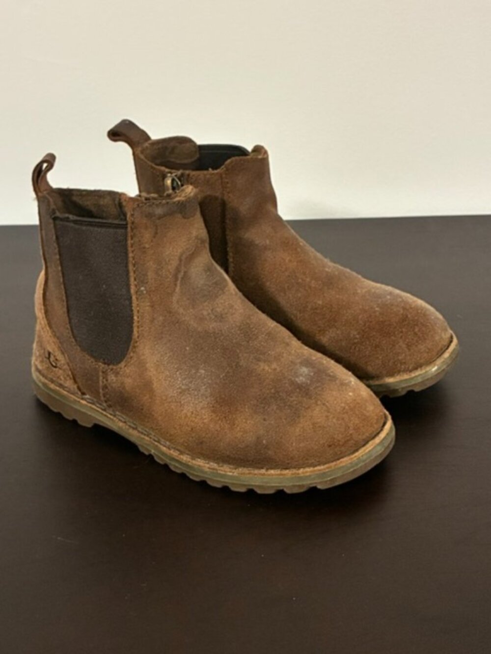 Boys size 9 brown leather UGG ankle boots